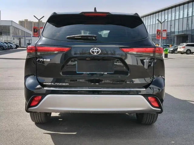 Toyota Highlander — Фото автомобиля 14
