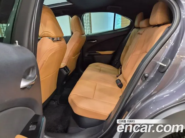 Lexus UX — Фото автомобиля 14