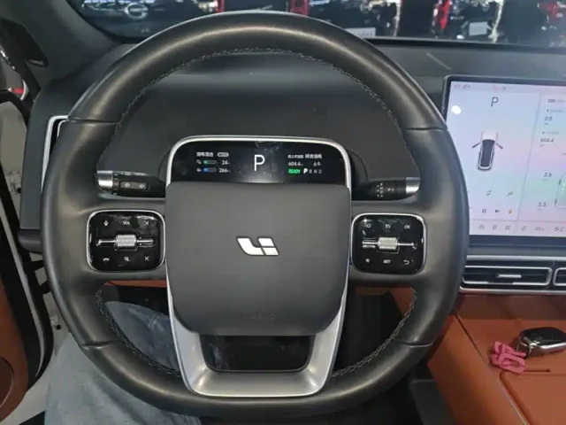 Li Auto L7 — Фото автомобиля 10