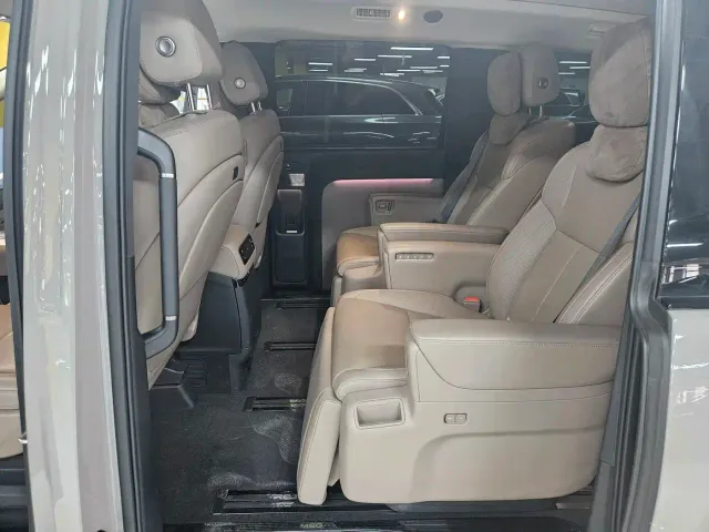 Li Auto MEGA — Фото автомобиля 16