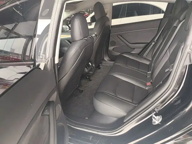 Tesla Model 3 — Фото автомобиля 16