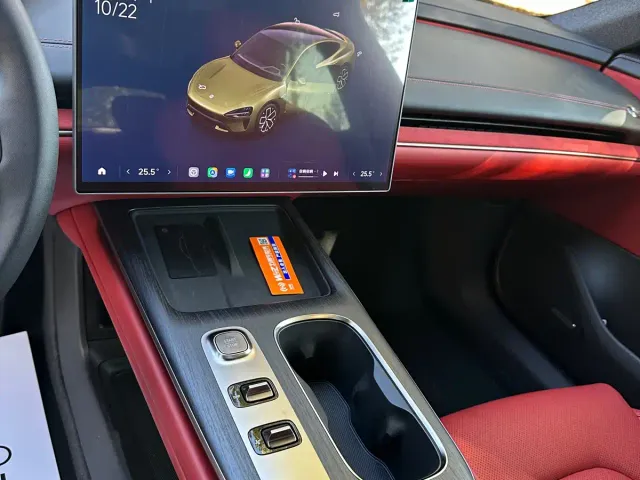 Xiaomi SU7 — Фото автомобиля 12