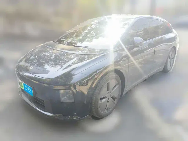 Фотография автомобиля — Li Auto i6