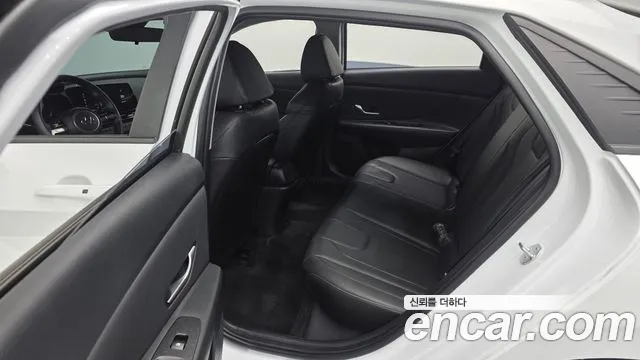 Hyundai Avante CN7 — Фото автомобиля 16