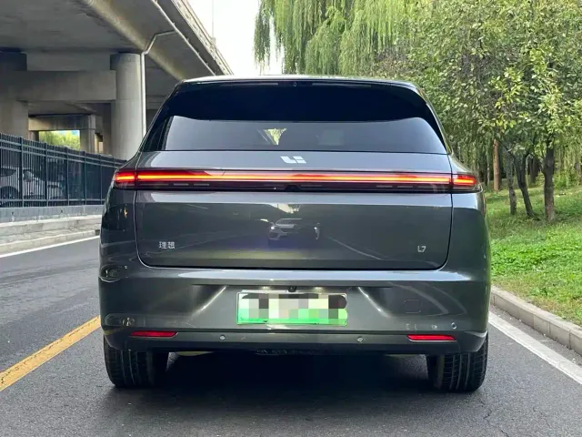 Li Auto L7 — Фото автомобиля 4
