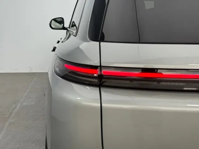 Li Auto L8 — Фото автомобиля 13