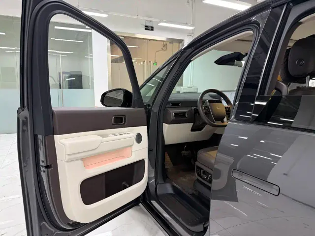 Li Auto MEGA — Фото автомобиля 8