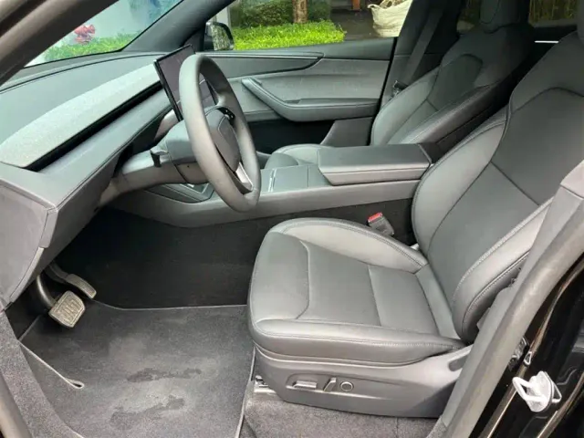 Tesla Model Y — Фото автомобиля 4