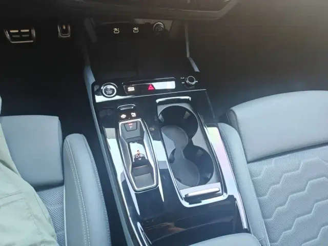 Audi Q6L e-tron — Фото автомобиля 18