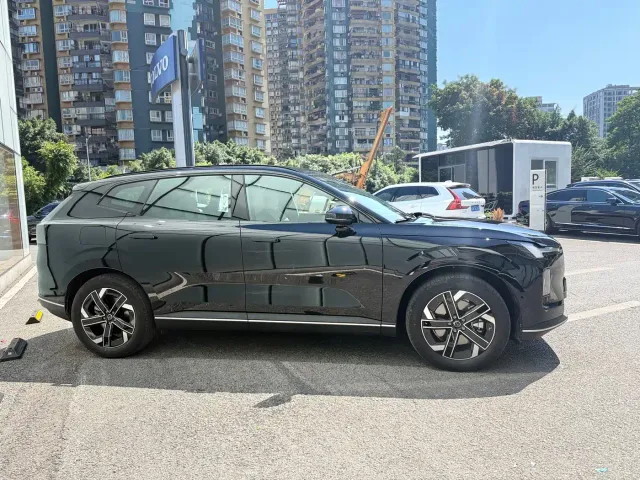 Volvo XC70 Plug-in Hybrid — Фото автомобиля 4