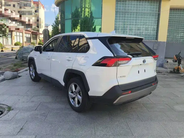 Toyota RAV4 — Фото автомобиля 4
