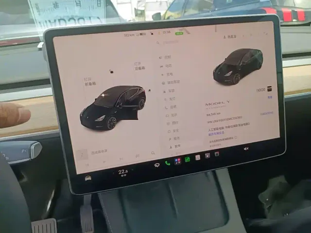 Tesla Model Y — Фото автомобиля 12