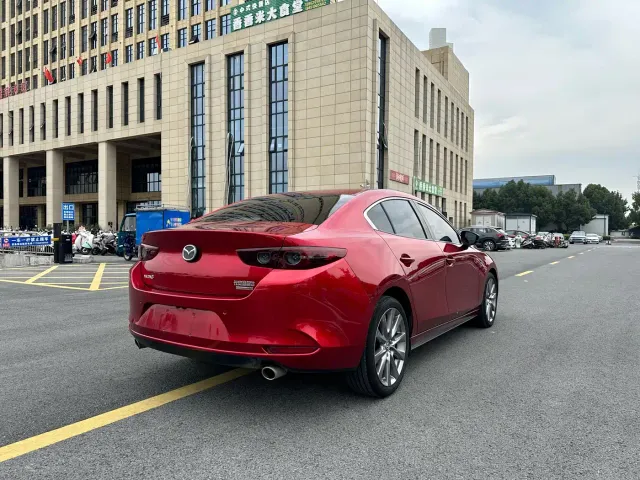 Mazda Axela — Фото автомобиля 4