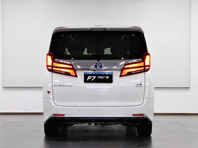 Toyota Alphard — Фото автомобиля 5