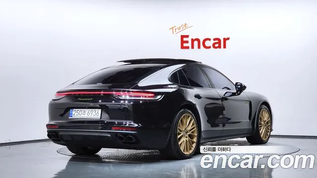 Porsche Panamera — Фото автомобиля 2