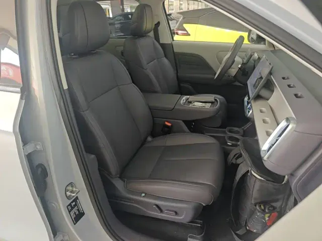 Leapmotor B10 — Фото автомобиля 24