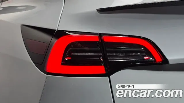 Tesla Model Y — Фото автомобиля 8