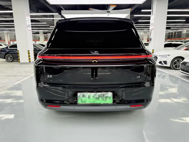 Li Auto L8 — Фото автомобиля 17
