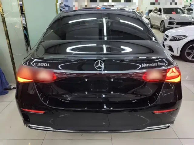 Mercedes-Benz E-Class — Фото автомобиля 5