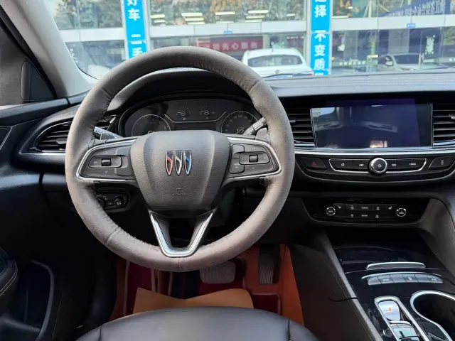 Buick Regal — Фото автомобиля 12