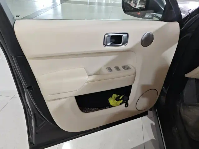 Li Auto L8 — Фото автомобиля 7