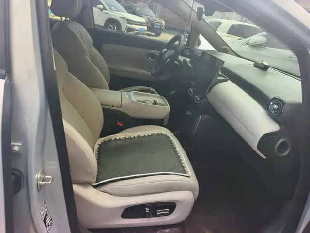 GAC Aion UT — Фото автомобиля 8
