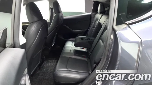 Tesla Model Y — Фото автомобиля 12