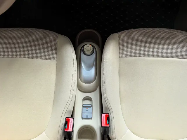 Wuling Motors Hongguang MINIEV 2025 4-Door Premium+ Edition — Фото автомобиля 14