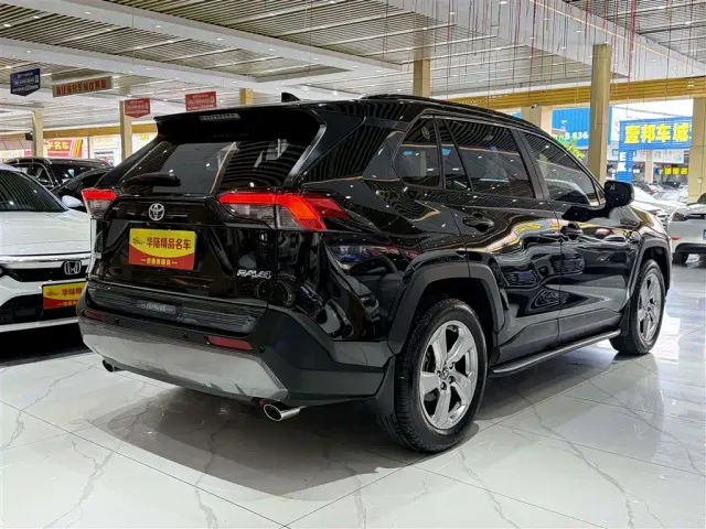Toyota RAV4 — Фото автомобиля 6