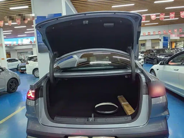 BYD Qin L — Фото автомобиля 18