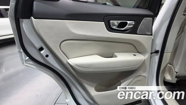 Volvo XC60 2nd Gen — Фото автомобиля 14