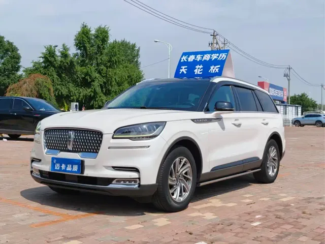 Фотография автомобиля — Lincoln Aviator