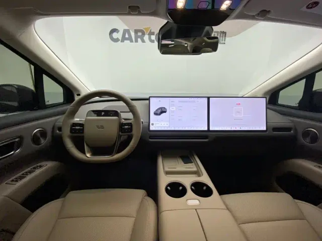 Li Auto i8 — Фото автомобиля 13