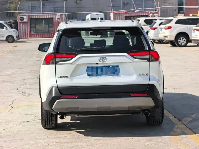 Toyota RAV4 — Фото автомобиля 8