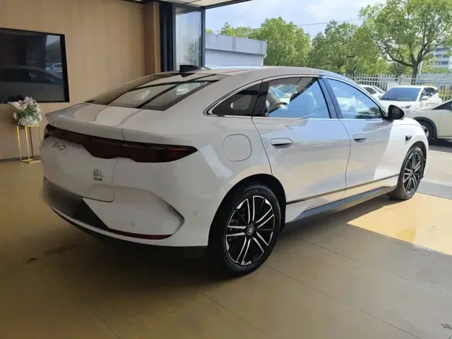 BYD Qin L — Фото автомобиля 13