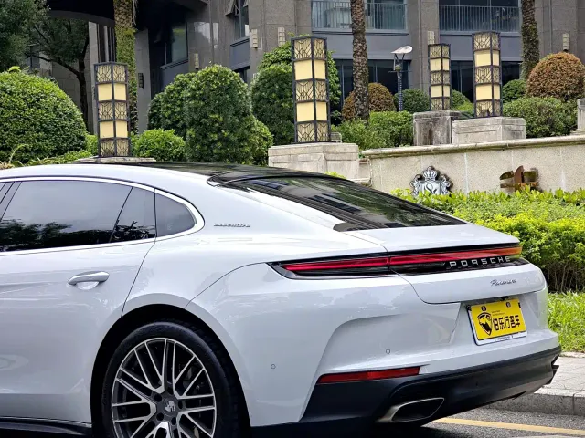Porsche Panamera — Фото автомобиля 30