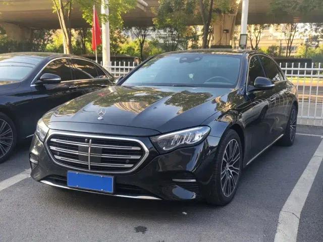 Фотография автомобиля — Mercedes-Benz E-Class