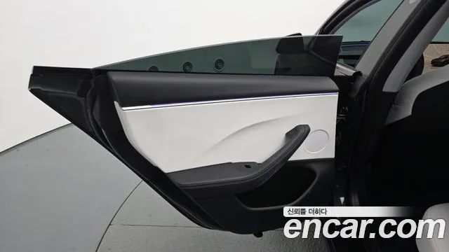 Tesla Model 3 — Фото автомобиля 14