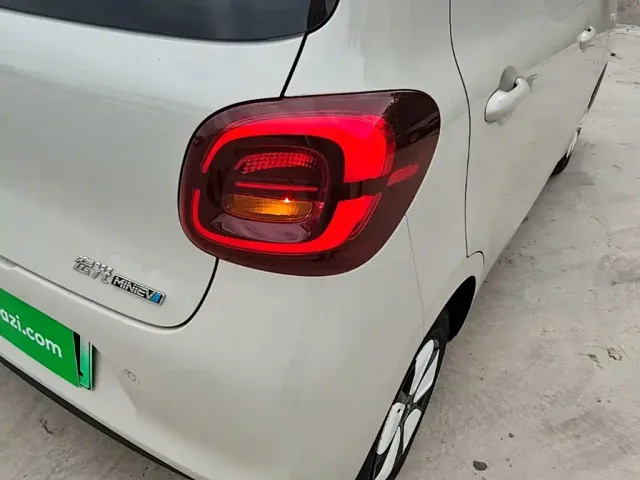 Wuling Hongguang Mini EV — Фото автомобиля 23