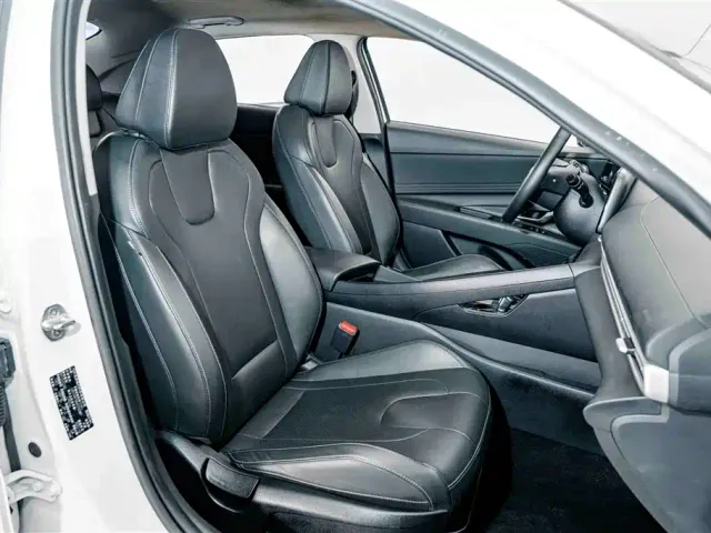 Hyundai Elantra — Фото автомобиля 18