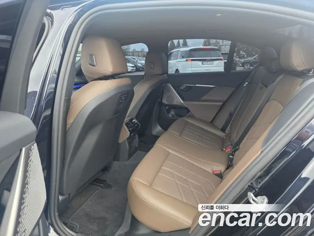 BMW 5 Series G60 — Фото автомобиля 5