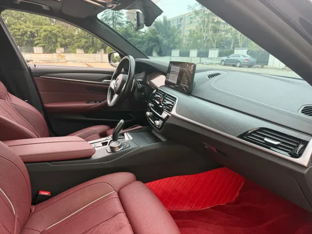 BMW 5 Series — Фото автомобиля 11