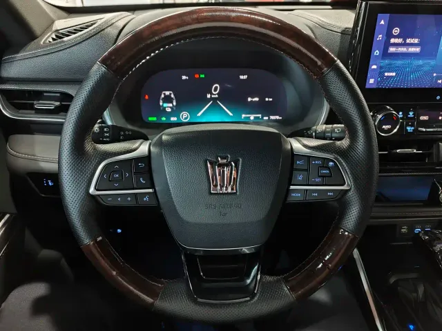 Toyota Crown Kluger — Фото автомобиля 10