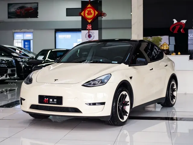 Фотография автомобиля — Tesla Model Y