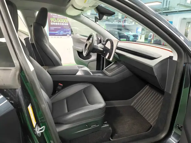 Tesla Model Y — Фото автомобиля 8