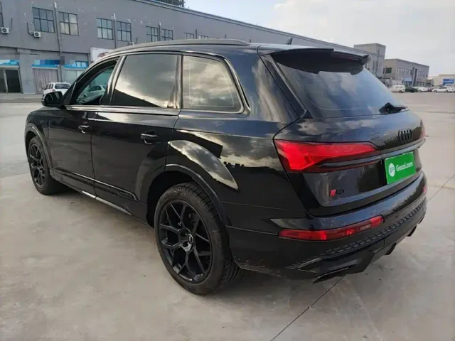 Audi Q7 — Фото автомобиля 4