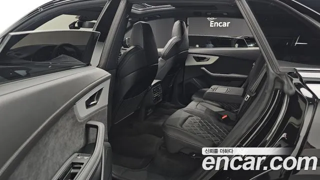Audi Q8 55 TFSI quattro Premium — Фото автомобиля 11