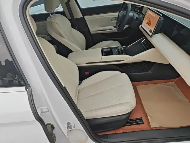 BYD Qin L — Фото автомобиля 24