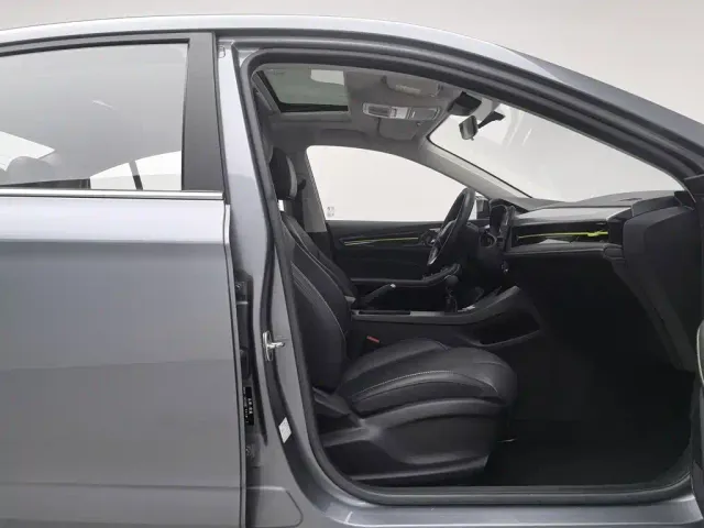Roewe i5 — Фото автомобиля 23
