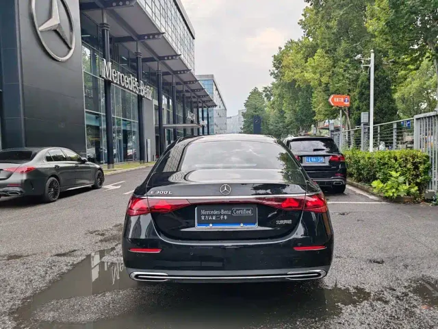 Mercedes-Benz E-Class — Фото автомобиля 6